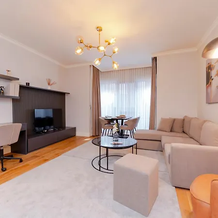 One-bedroom In New Managed - Secure Building With Elevator- 2 Min To Taksim Location Apartmán *