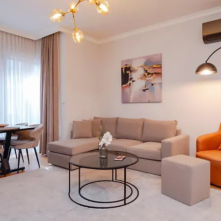 One-bedroom In New Managed - Secure Building With Elevator- 2 Min To Taksim Location Daire *