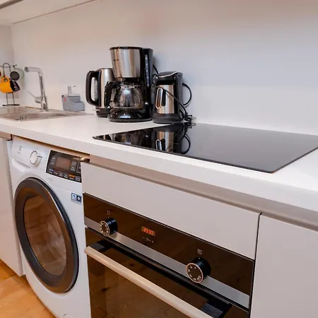 Daire One-bedroom In New Managed - Secure Building With Elevator- 2 Min To Taksim Location