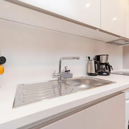 Apartmán One-bedroom In New Managed - Secure Building With Elevator- 2 Min To Taksim Location *