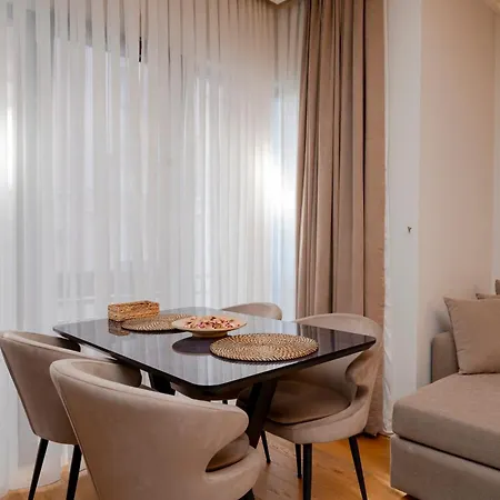 Daire One-bedroom In New Managed - Secure Building With Elevator- 2 Min To Taksim Location İstanbul