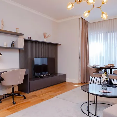 One-bedroom In New Managed - Secure Building With Elevator- 2 Min To Taksim Location İstanbul