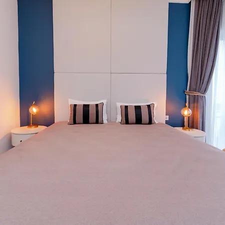 One-bedroom In New Managed - Secure Building With Elevator- 2 Min To Taksim Location * Istanbulská provincie