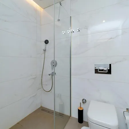 Daire One-bedroom In New Managed - Secure Building With Elevator- 2 Min To Taksim Location İstanbul