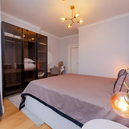 One-bedroom In New Managed - Secure Building With Elevator- 2 Min To Taksim Location * İstanbul