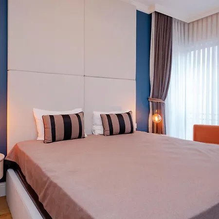 Apartmán One-bedroom In New Managed - Secure Building With Elevator- 2 Min To Taksim Location *